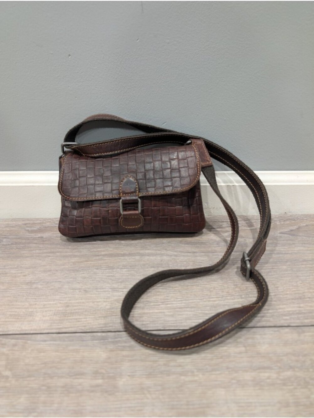 Jack Georges Woven Emma Crossbody Shoulder Leather Bag Brown Magnetic Y2K
